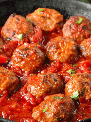 Almôndegas de carne ao molho de tomate (Imagem: Nadezhda Nesterova | Shutterstock)